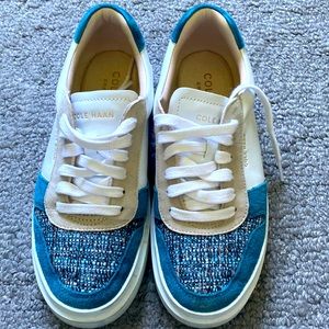 Cole Hahn 6 1/2 teal beige and white.